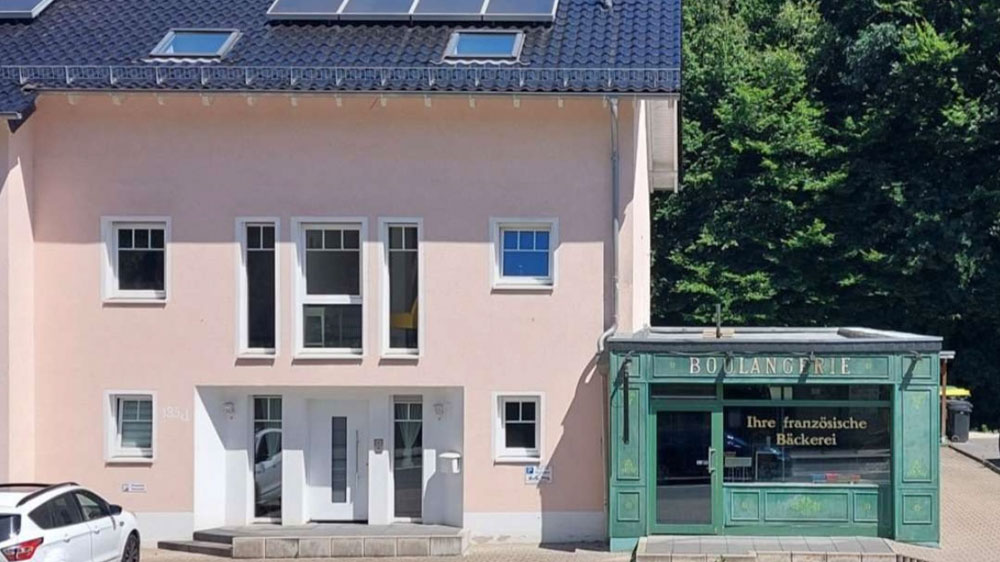 Modernes Wohn-und-Geschäftshaus mit 8-Stellplätzen und zusätzlichen Erweiterungsmöglichkeiten in Overath